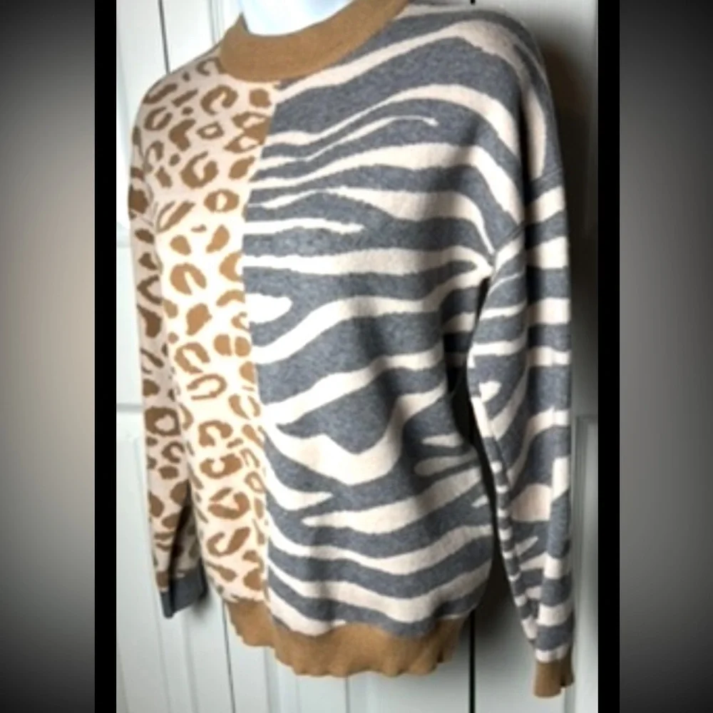 THML Pullover Sweater Gold Gray Animal Print Leopard Zebra Tight Knit Small